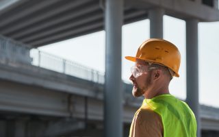 Rénover une maison ancienne à Bordeaux : quels travaux confier à un maçon ?