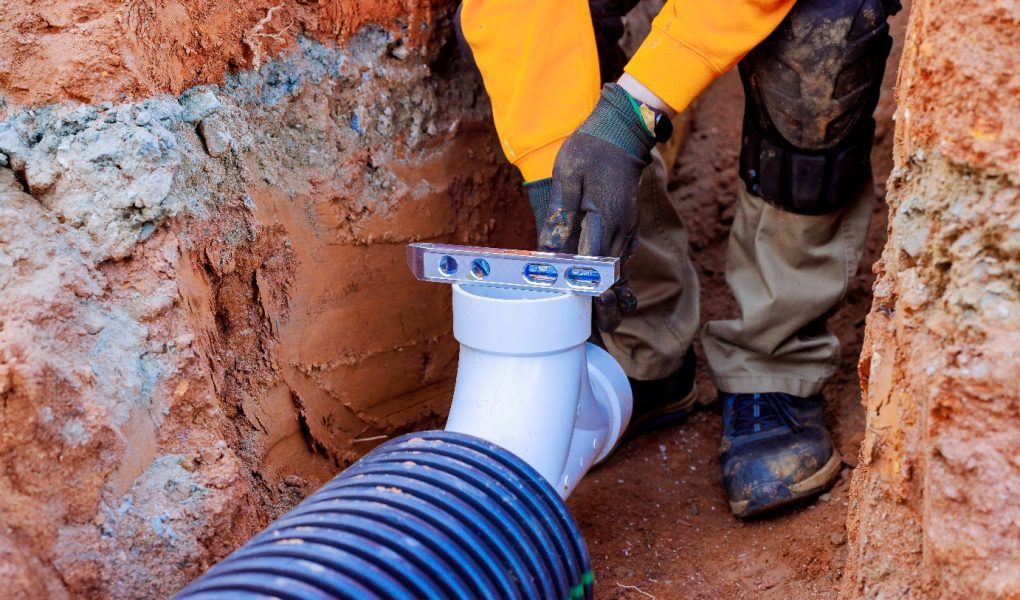 Travaux égouttage : ce que tout propriétaire doit savoir avant de se lancer